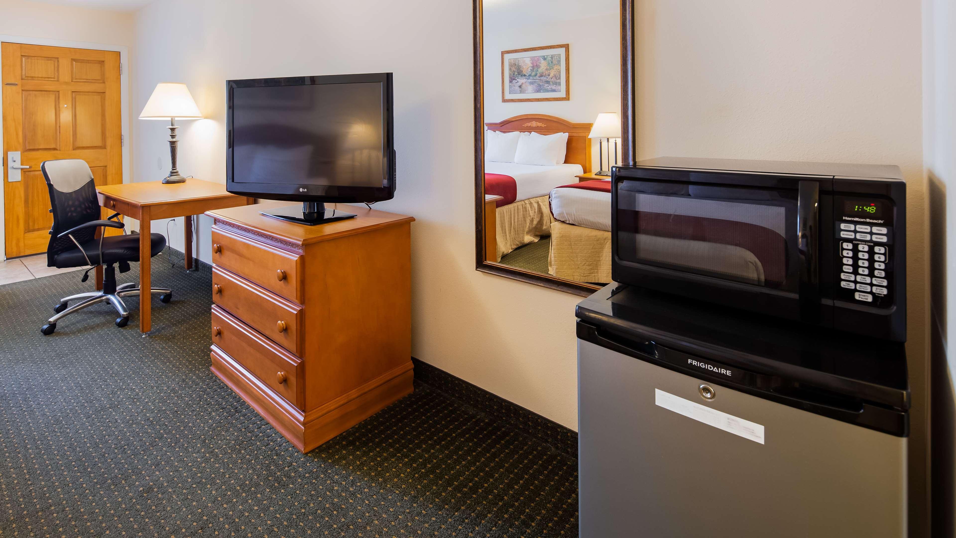 Best Western Plus Brunswick Bath Exterior photo