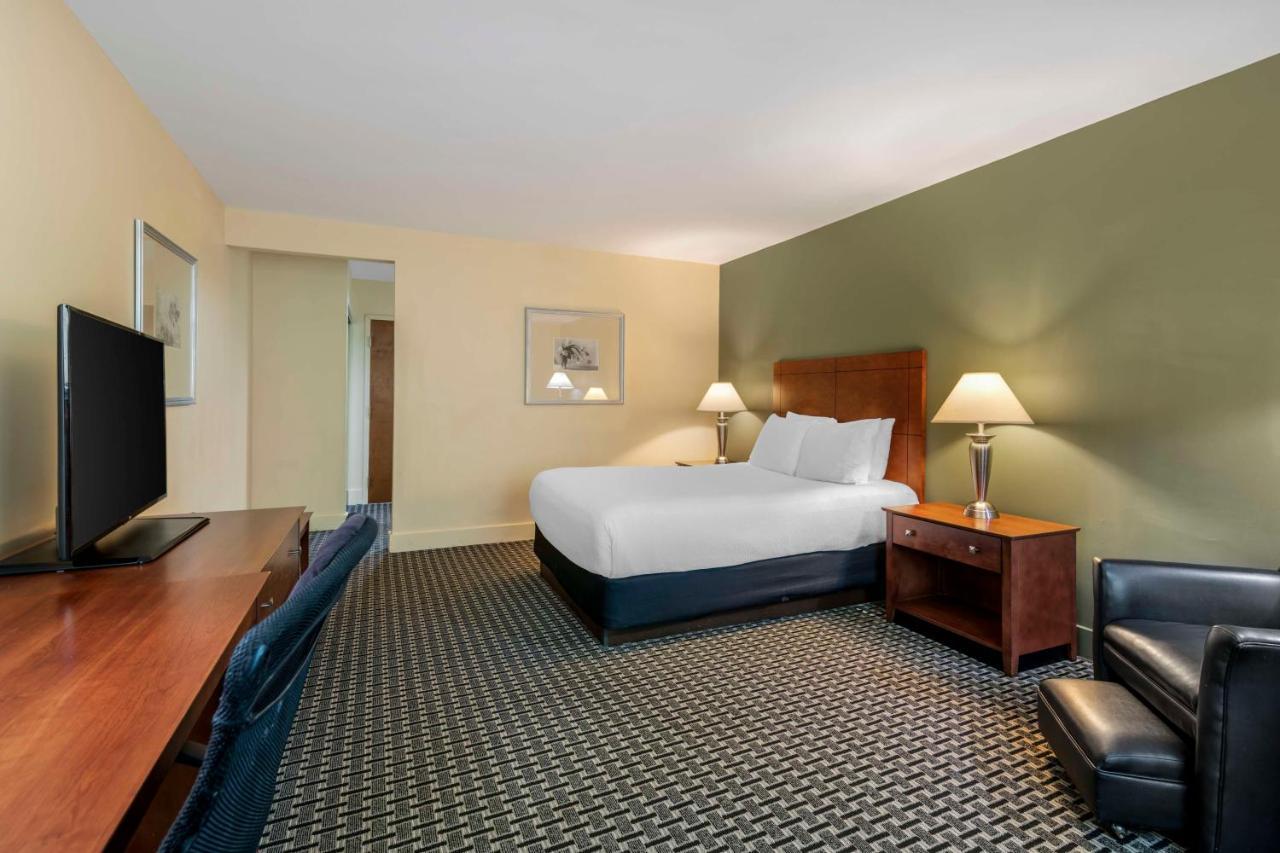 Best Western Plus Brunswick Bath Exterior photo