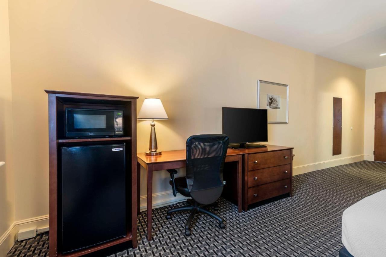 Best Western Plus Brunswick Bath Exterior photo